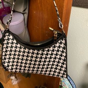 Cute black & white houndstooth shoulder purse
